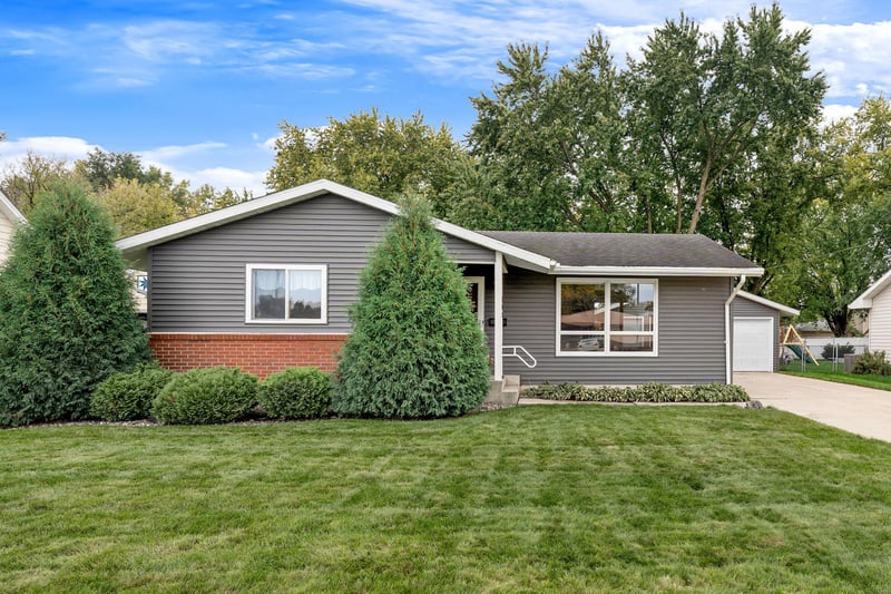 303 15th Ave SW, Austin, MN 55912