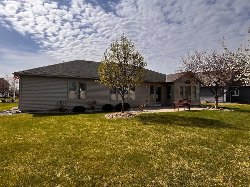 5723 Glenview Ln, Saint Cloud, MN 56303