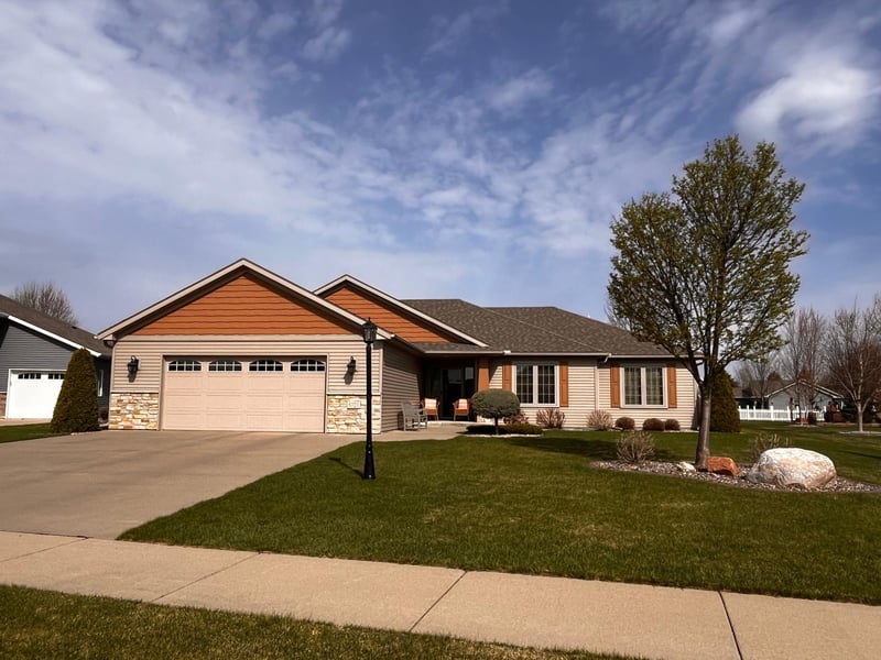 5723 Glenview Ln, Saint Cloud, MN 56303