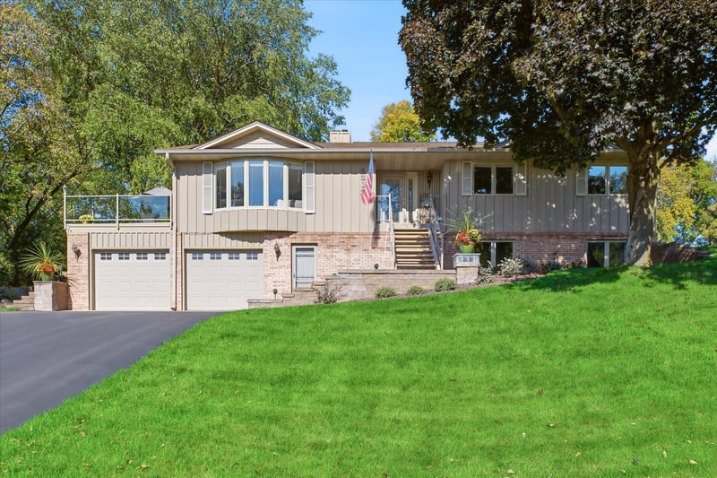 4312 Aries Ct, Eagan, MN 55123