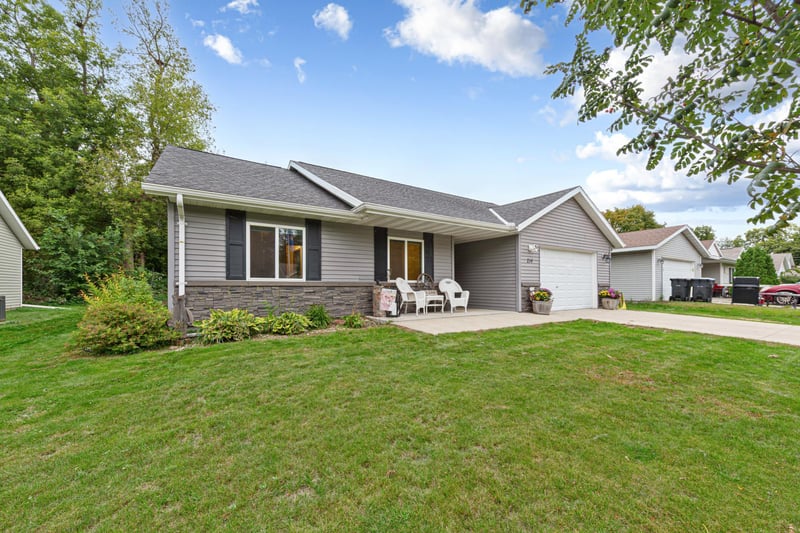 214 Rogers St, Mankato, MN 56001
