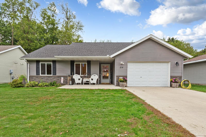 214 Rogers St, Mankato, MN 56001