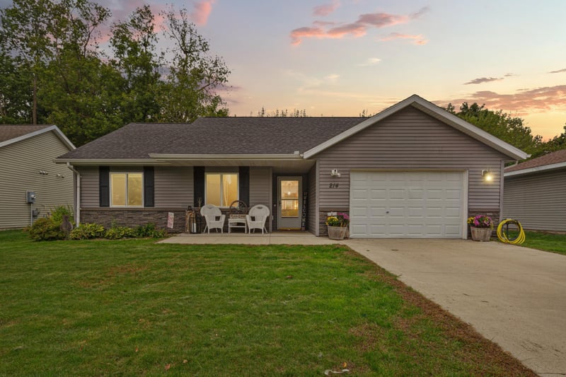 214 Rogers St, Mankato, MN 56001
