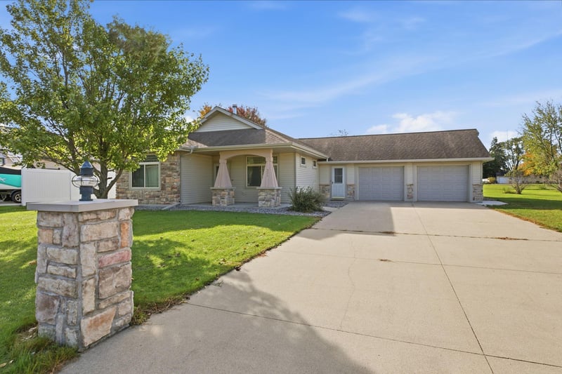 521 1st St SE, Richmond, MN 56368