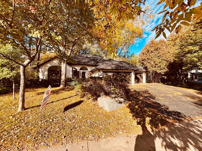 13505 Elkwood Dr, Apple Valley, MN 55124
