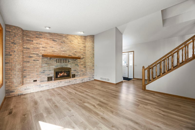 1762 Drake Dr, Eagan, MN 55122