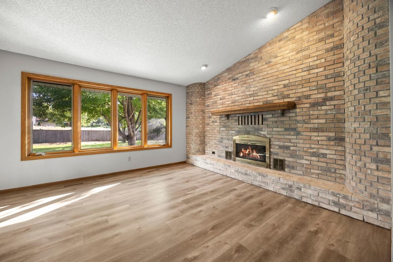 1762 Drake Dr, Eagan, MN 55122