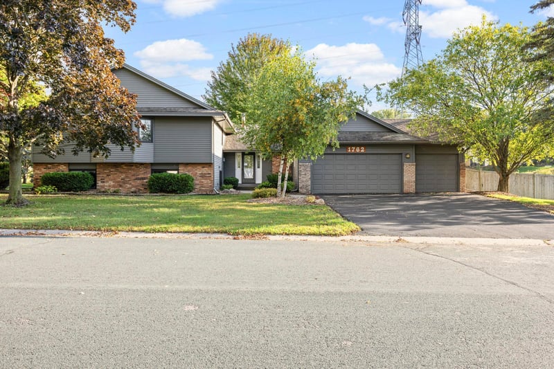 1762 Drake Dr, Eagan, MN 55122