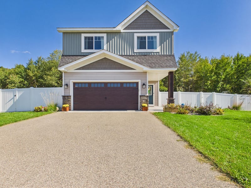 38377 Hunters Ridge Trl, North Branch, MN 55056