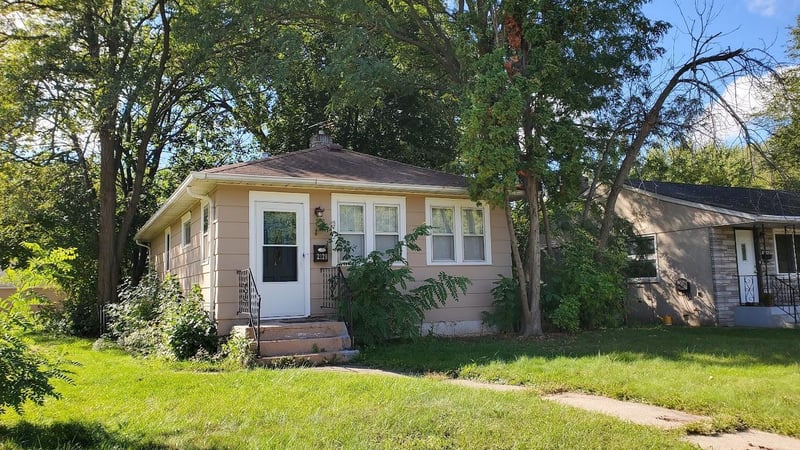 2128 Bush Ave E, Saint Paul, MN 55119