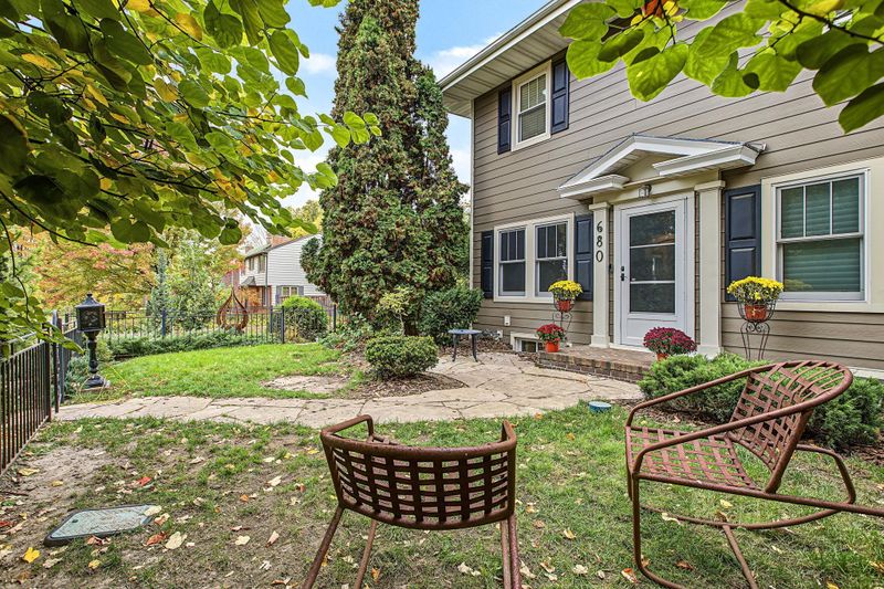 680 Chippewa Ave, Saint Paul, MN 55107