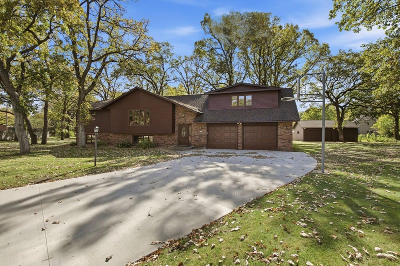 504 Greenview Ct, Sartell, MN 56377