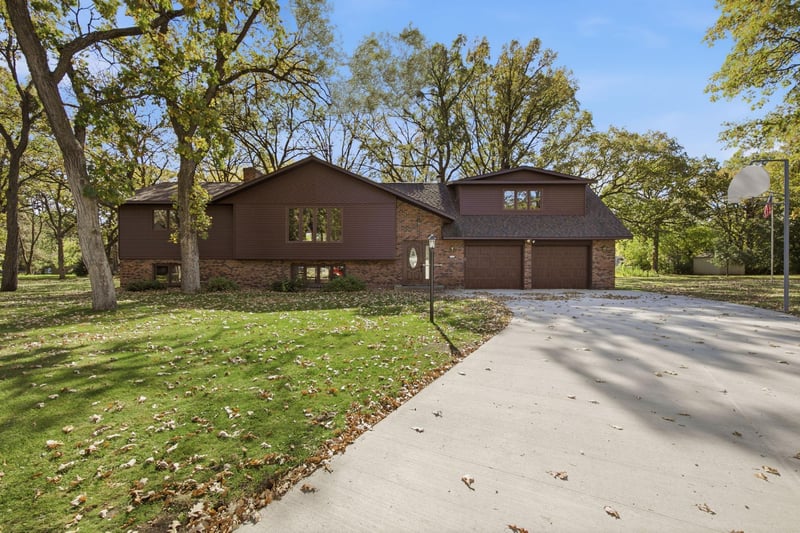 504 Greenview Ct, Sartell, MN 56377