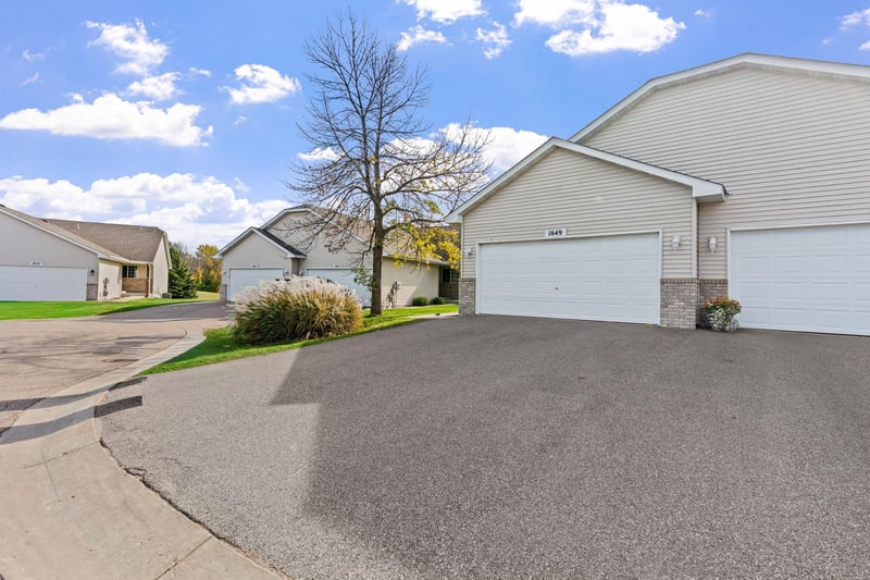 1649 Lakeridge Way, Waconia, MN 55387