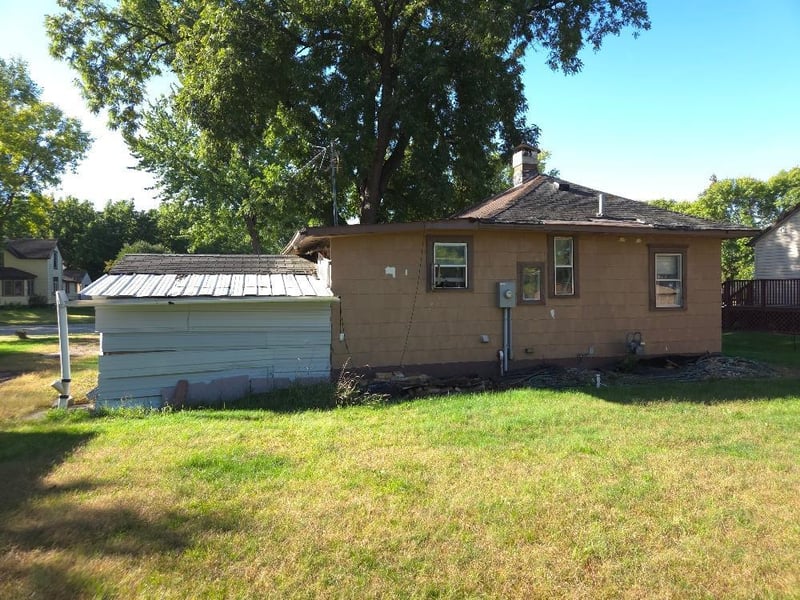 206 E Depue Ave, Olivia, MN 56277