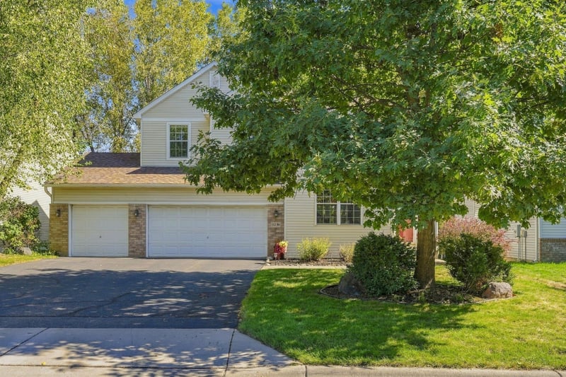 3291 N View Ln, Woodbury, MN 55125