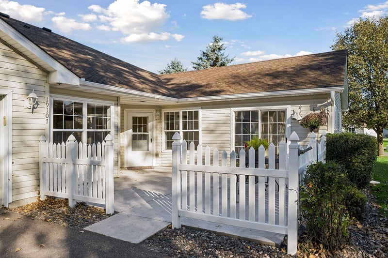 19107 Jackson Ct NW, Elk River, MN 55330