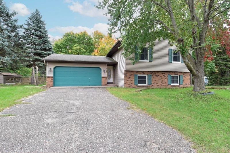 5466 Otter View Ct, White Bear Lake, MN 55110