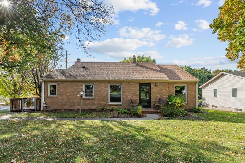 8142 Victoria Dr, Victoria, MN 55386