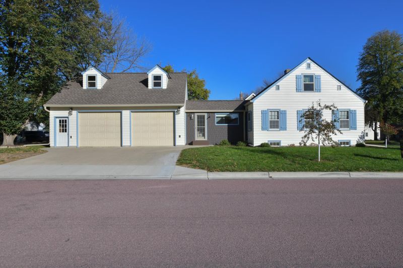 603 E 5th St, Redwood Falls, MN 56283