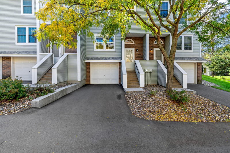 10673 Sherman Dr, Eden Prairie, MN 55347