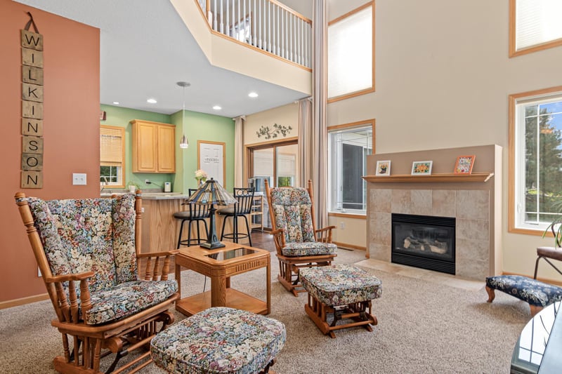629 Sutherland Dr, Woodbury, MN 55129