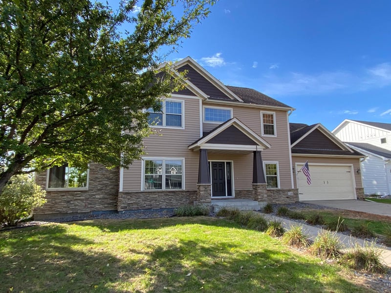 11405 W Laketowne Dr, Albertville, MN 55301