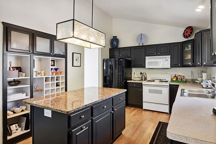4626 Kildare Rd, Mound, MN 55364