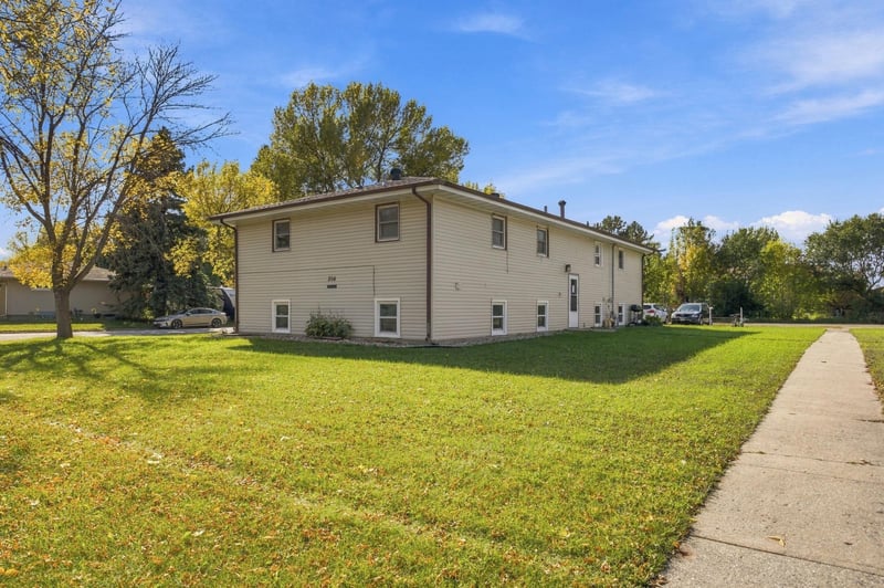 204 4th St NW, Dilworth, MN 56529