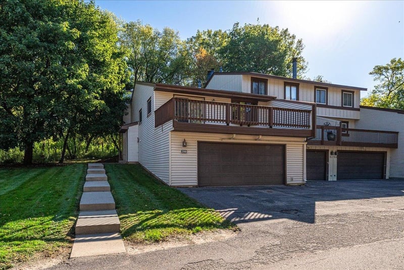 299 River Woods Ln, Burnsville, MN 55337