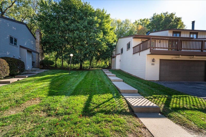 299 River Woods Ln, Burnsville, MN 55337