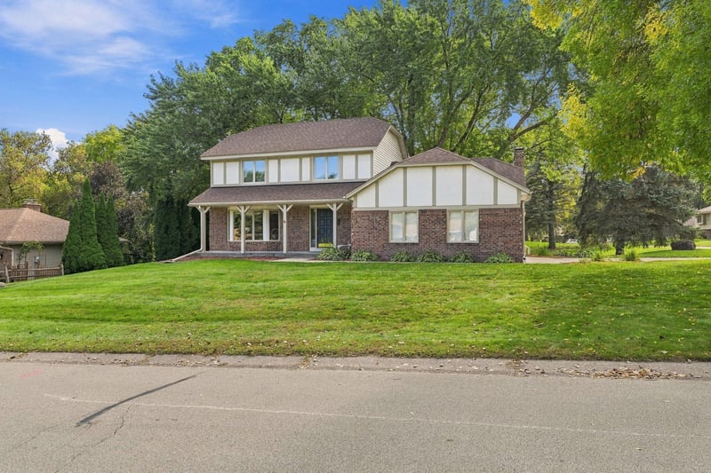 18731 Maple Leaf Dr, Eden Prairie, MN 55346