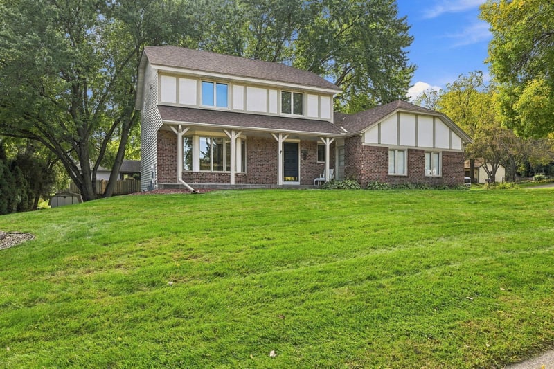 18731 Maple Leaf Dr, Eden Prairie, MN 55346
