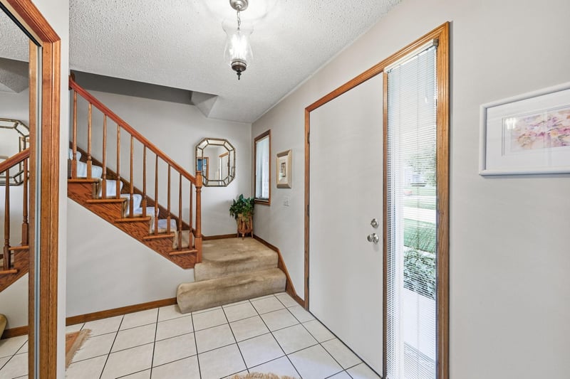 18731 Maple Leaf Dr, Eden Prairie, MN 55346
