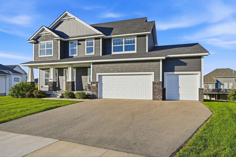 8212 198th St W, Lakeville, MN 55044