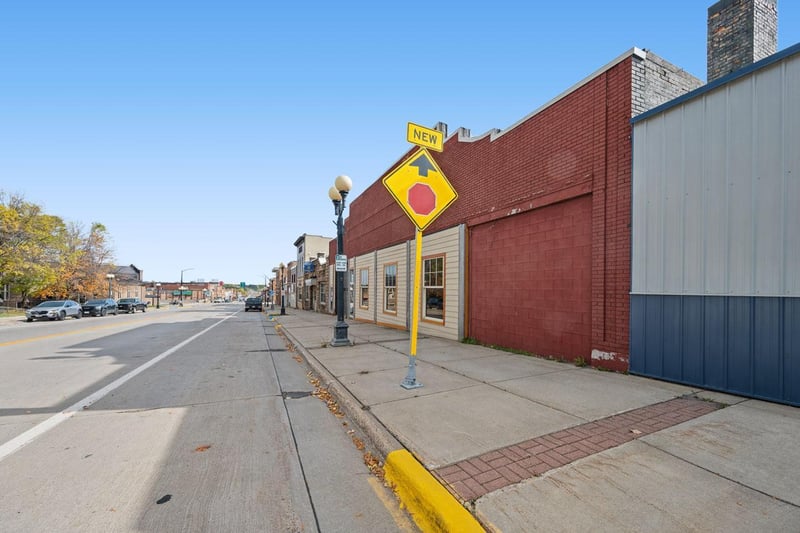 321 W Lake St, Chisholm, MN 55719