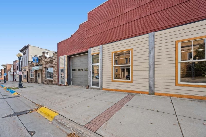 321 W Lake St, Chisholm, MN 55719