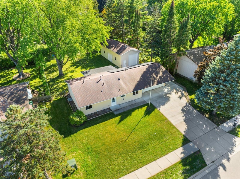 1086 Lowell Dr, Apple Valley, MN 55124