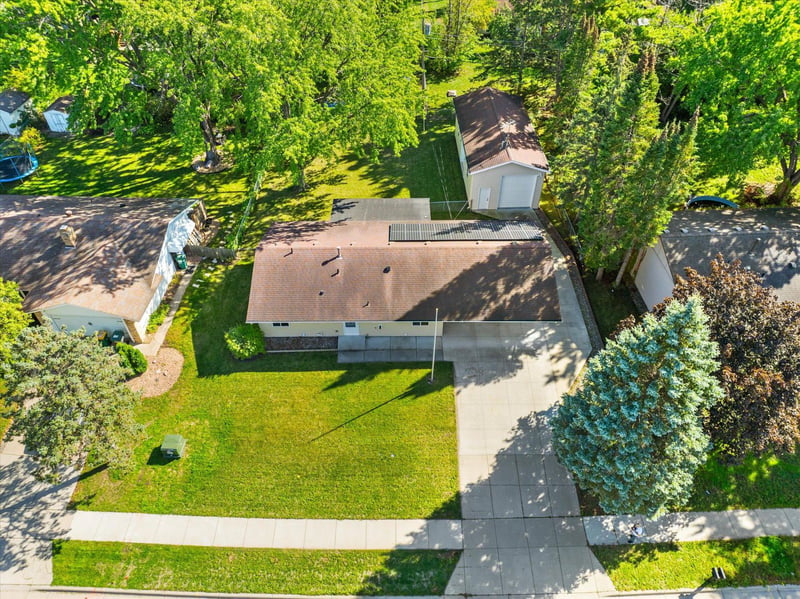 1086 Lowell Dr, Apple Valley, MN 55124