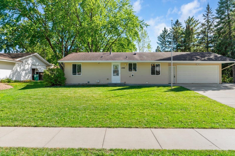 1086 Lowell Dr, Apple Valley, MN 55124