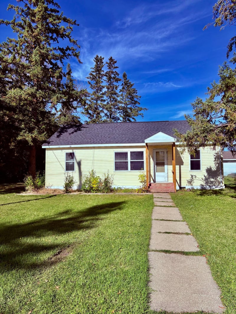 412 2nd St NW, Baudette, MN 56623