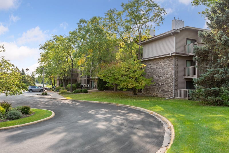 3801 W 98th St #208, Bloomington, MN 55431