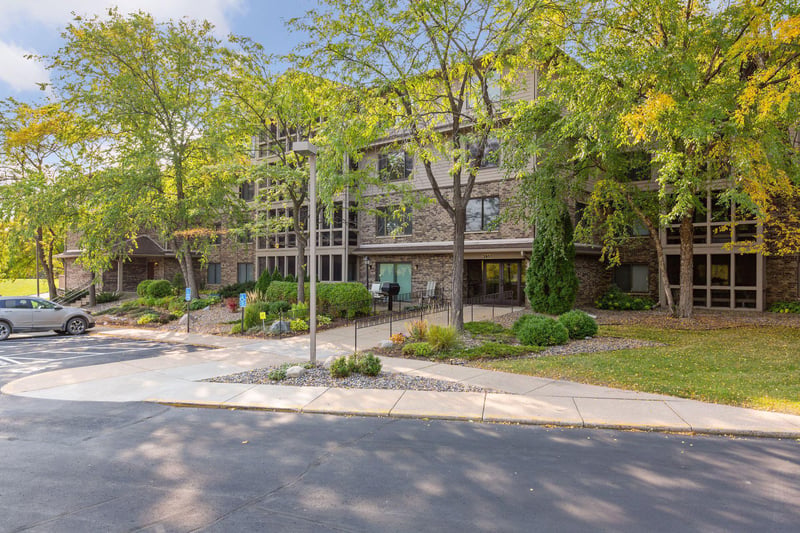 3801 W 98th St #208, Bloomington, MN 55431