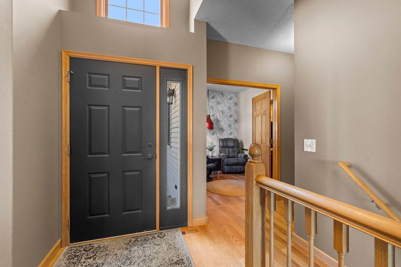 16345 Crystal Hills Cir, Lakeville, MN 55044