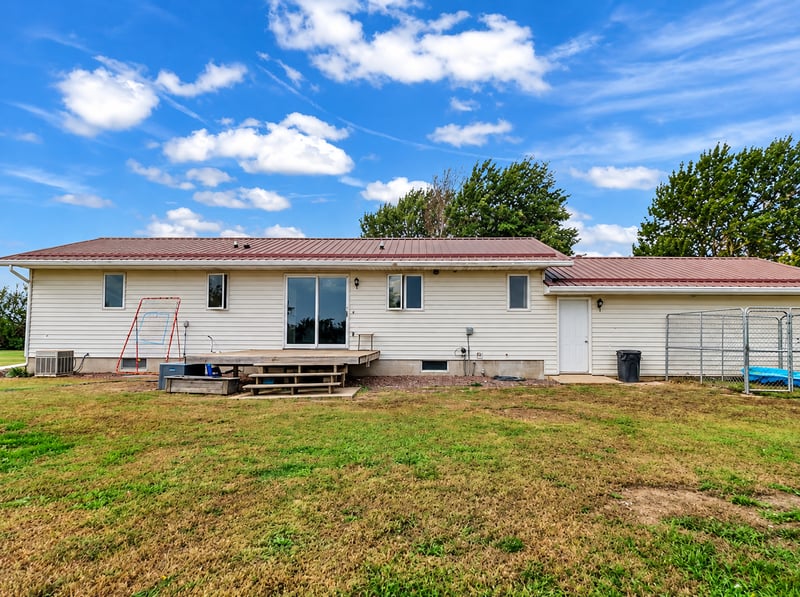 27396 County Road 45, Comfrey, MN 56019