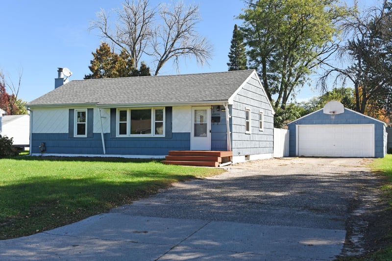6806 Scott Ave N, Brooklyn Center, MN 55429
