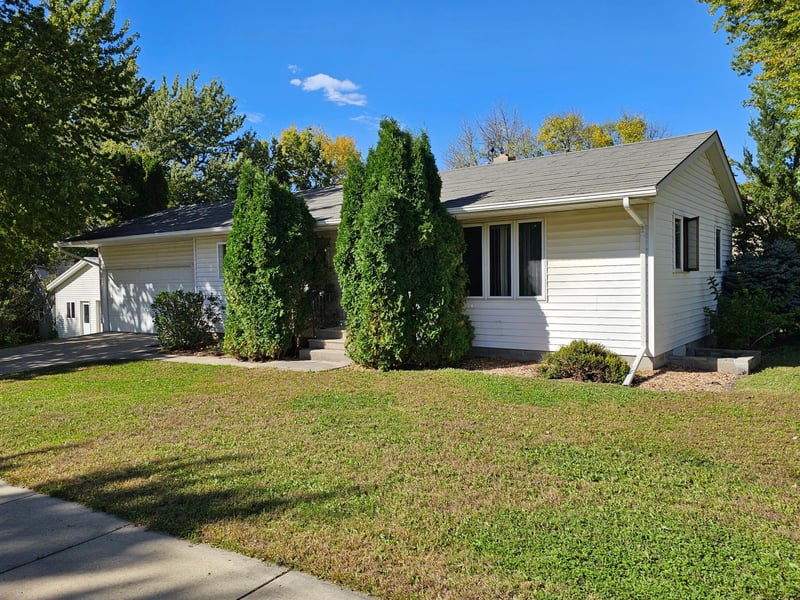 202 Rice St NW, Sleepy Eye, MN 56085