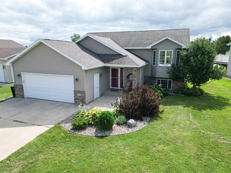 705 25th Ave NW, Austin, MN 55912