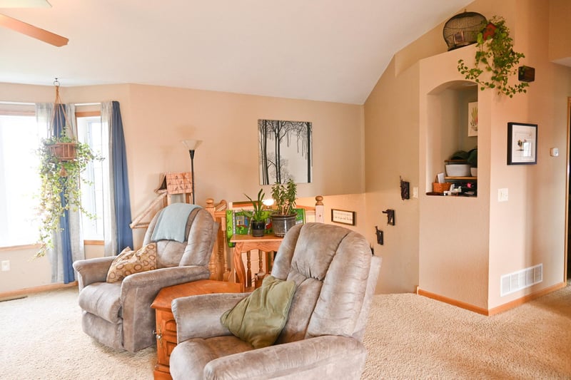 705 25th Ave NW, Austin, MN 55912