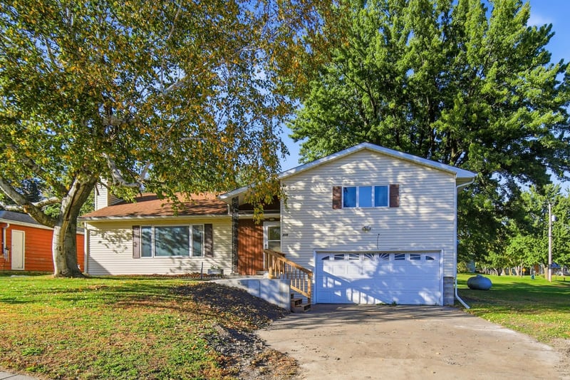 205 W North St, Kiester, MN 56051